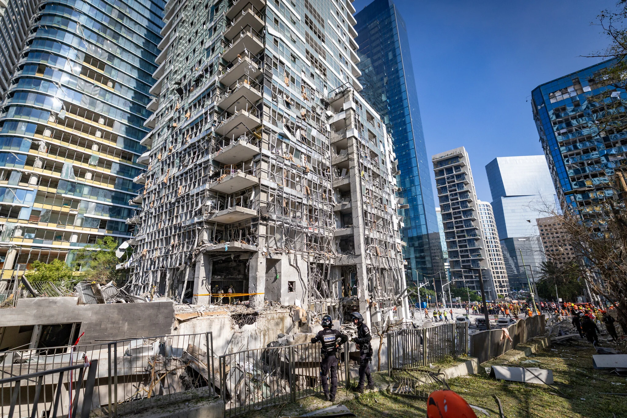 Misil iraní destruye edificio en Ramat Gan y causa decenas de heridos