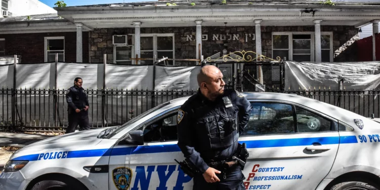 Policía de Nueva York refuerza seguridad en sitios judíos tras ataques a Irán
