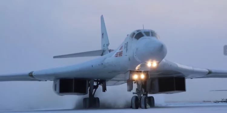Rusia mueve dos bombarderos Tu-160 a solo 410 millas de EE. UU.