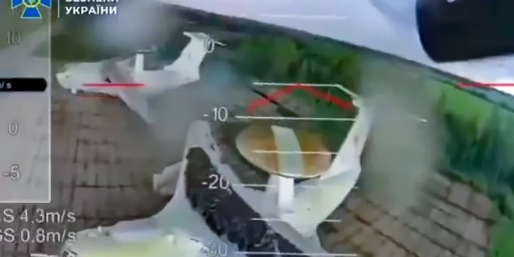 Ataque ucraniano con drones FPV alcanzó el raro y vital A-50U de Rusia