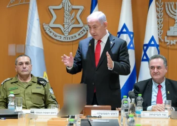Esta foto muestra al primer ministro Benjamin Netanyahu reunido con el Foro del Estado Mayor de las Fuerzas de Defensa de Israel (FDI) el 30 de junio de 2025. (Maayan Toaf/GPO)