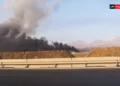 Esta captura de imagen tomada de las imágenes transmitidas por el noticiero iraní IRINN el 13 de junio de 2025, muestra lo que la televisión describió como humo saliendo de las explosiones en Natanz después de que Israel anunciara que había llevado a cabo ataques contra sitios nucleares y militares iraníes (IRINN / AFP)