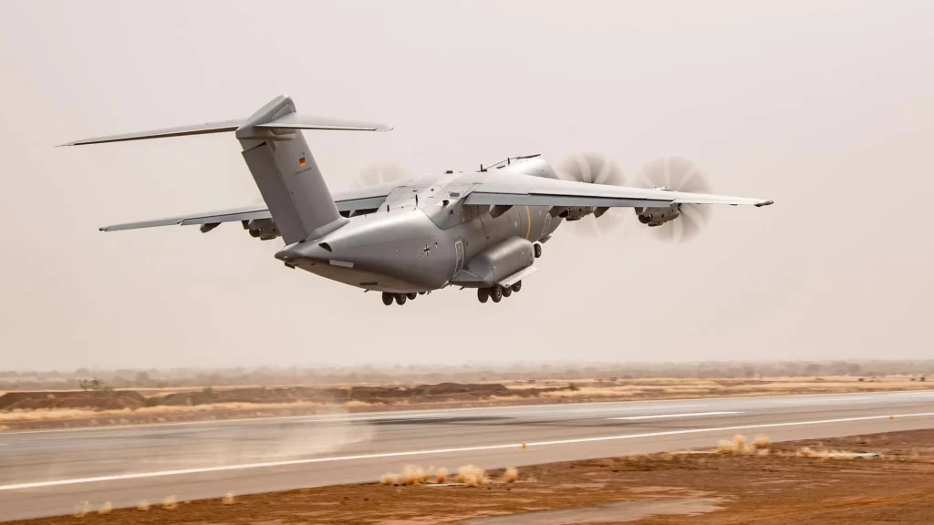 Un Airbus A400M despega del Aeropuerto Internacional de Gao en Malí. (Crédito de la imagen: Bundeswehr / Jane Schmidt)