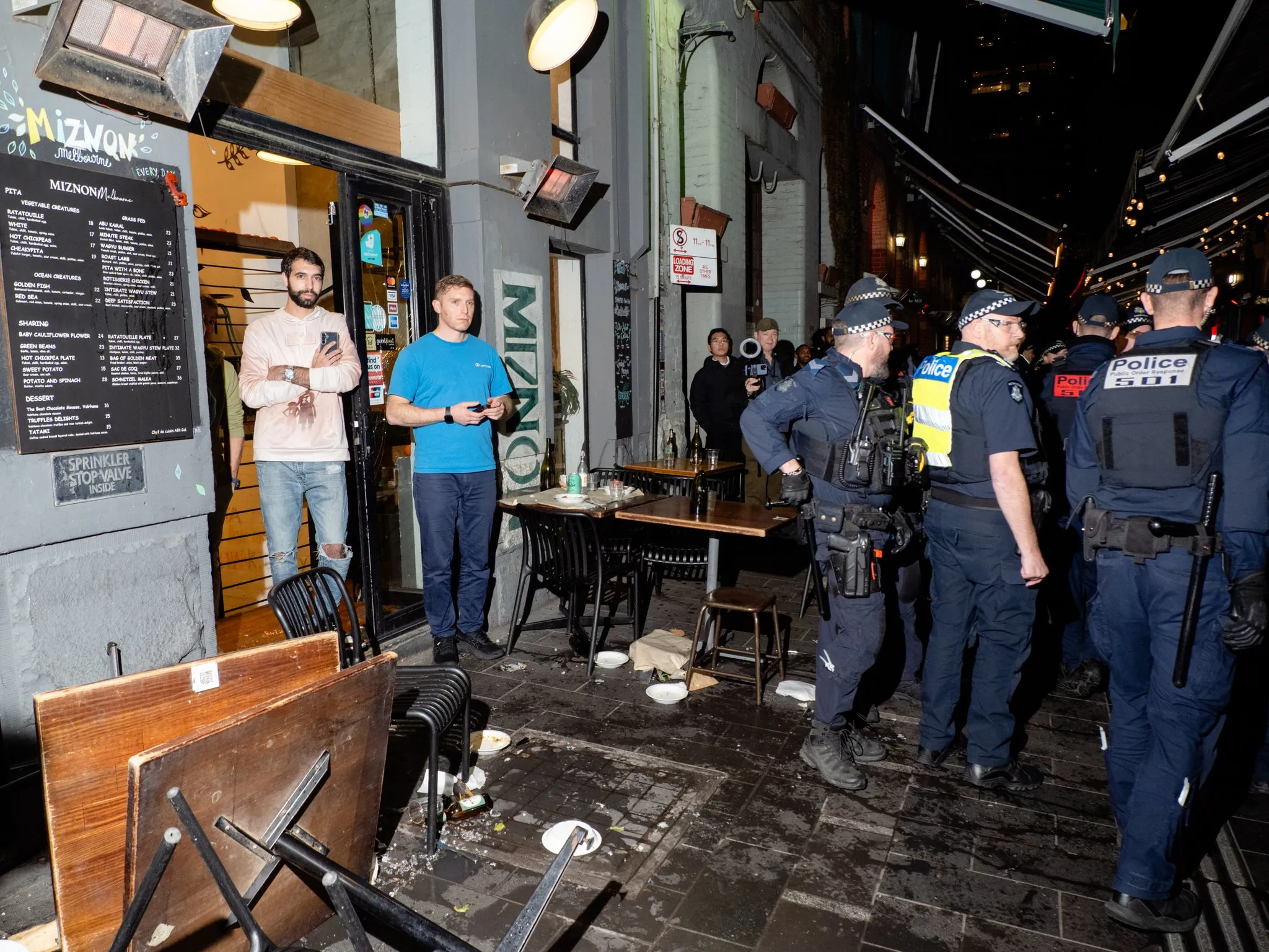 Activistas propalestinos atacan restaurante de un israelí en Melbourne