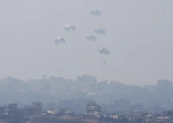 Jordania y Emiratos Árabes Unidos lanzan ayuda humanitaria a Gaza