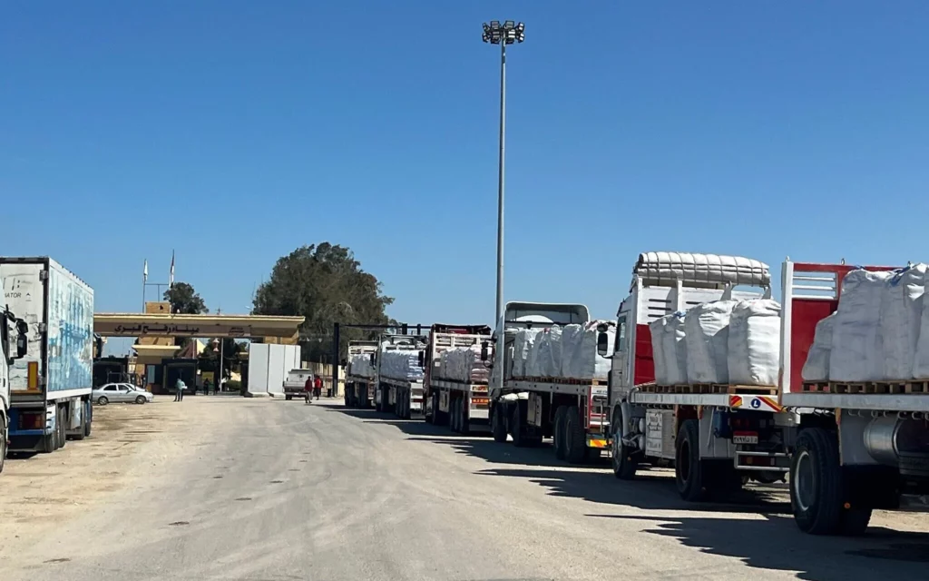 Egipto reanuda el envío de ayuda a Gaza con inspecciones israelíes
