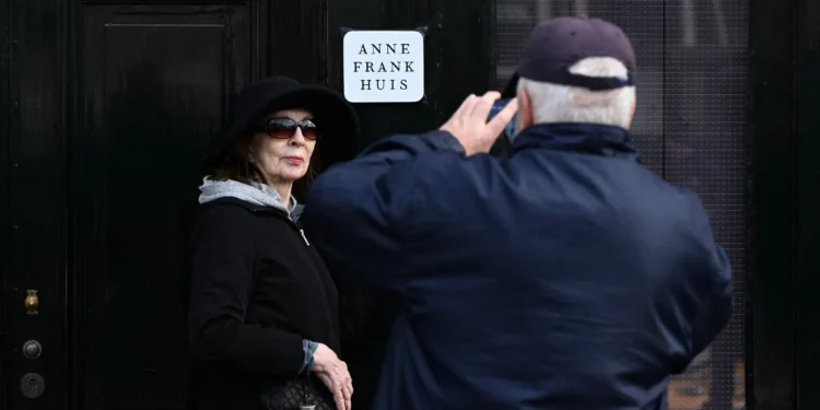 Visita virtual en Ámsterdam recrea la ruta de Ana Frank con tecnología IA