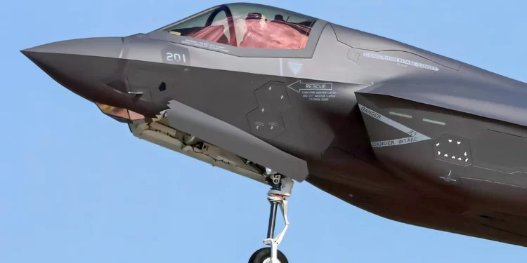 F-35 recibe mejoras NGAD ante desarrollo del F-47