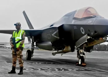 Un mes varado en la India: el F-35B británico despegó finalmente