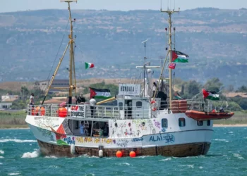 Israel se prepara para interceptar barco con activistas rumbo a Gaza