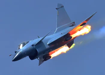 El J‑10C muestra los dientes en Pakistán: ¿estamos ante el nuevo F‑16 chino?