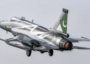 El JF-17 Thunder impresiona en RIAT 2025 con su camuflaje táctico