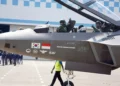 Jefe de Fuerza Aérea Polaca y piloto indonesio prueban el KF-21 Boramae