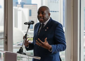 Lammy del Reino Unido: El sistema de ayuda israelí en Gaza es un “espectáculo grotesco”
