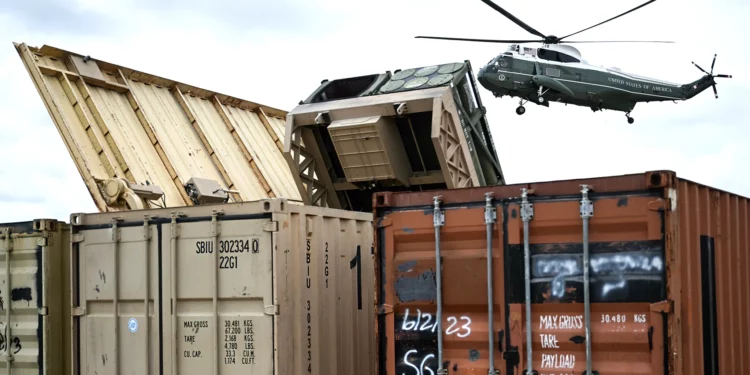 Identifican lanzacohetes camuflado en contenedor en Fort Bragg