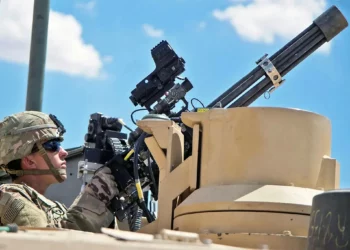 EE. UU. prueba Abrams con ametralladora M134 para defensa cercana contra drones