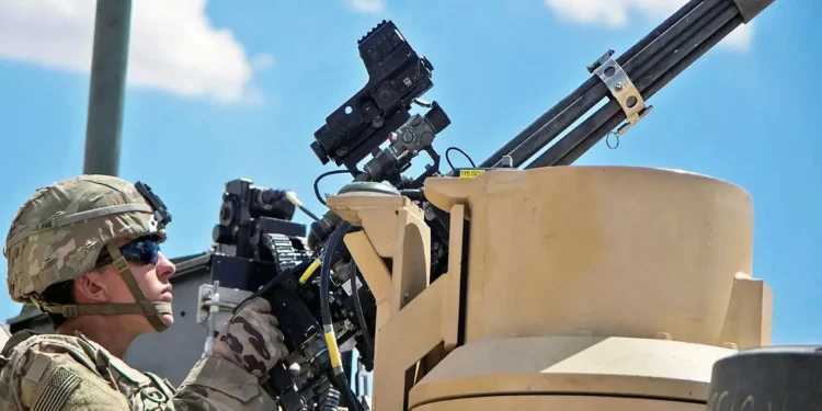 EE. UU. prueba Abrams con ametralladora M134 para defensa cercana contra drones