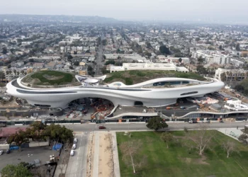 Un ovni de arte aterriza en Los Ángeles: así luce el Museo Lucas en Exposition Park