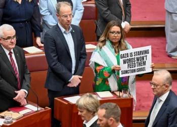 Manifestantes y legisladores exigen sanciones contra Israel en la reapertura del Parlamento australiano