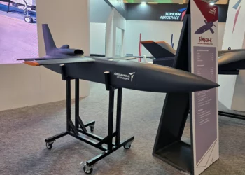 TAI de Turquía presenta el dron Simsek-K en IDEF 2025