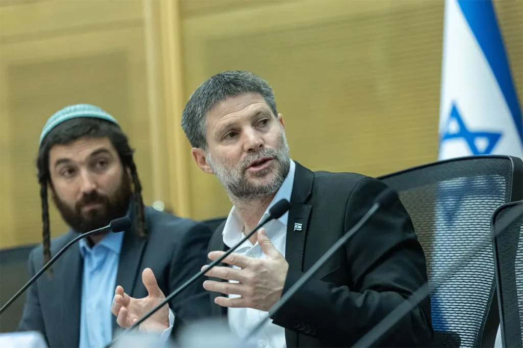 Smotrich dice que el partido no abandonará la coalición por la ayuda a Gaza