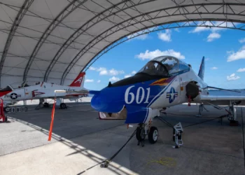 La Marina de EE. UU. inicia trabajos para extender la vida útil de los T-45 Goshawk