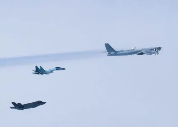 Cazas F-35 y F-16 interceptan a bombarderos Tu-95 rusos cerca de Alaska