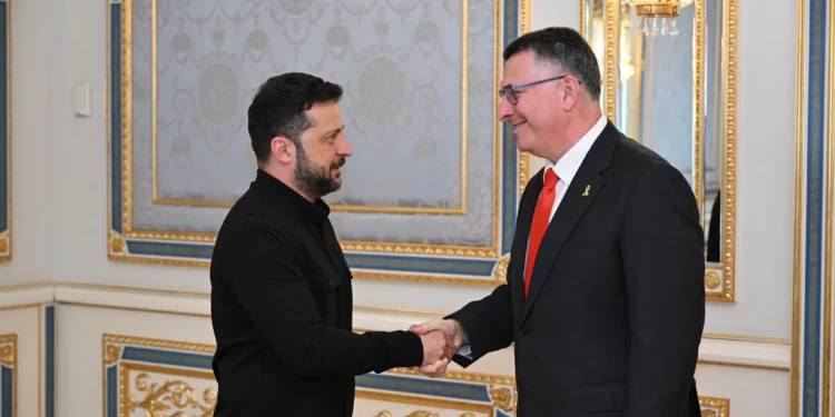 Zelensky habló de “reforzar la defensa antiaérea de Ucrania”con el ministro de Exteriores israelí