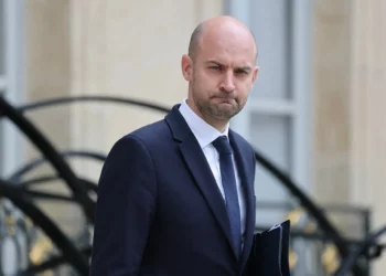 El ministro francés para Europa y Asuntos Exteriores, Jean-Noël Barrot, sale de la reunión semanal del gabinete en el Palacio del Elíseo, en París, Francia, el 16 de julio de 2025. (Ludovic MARIN / AFP)