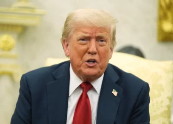 El presidente de Estados Unidos, Donald Trump, habla durante una reunión con el secretario general de la OTAN, Mark Rutte (no aparece en la imagen), en la Oficina Oval de la Casa Blanca, el 14 de julio de 2025, en Washington, D.C. (Foto AP/Evan Vucci)