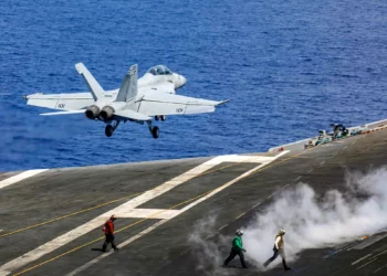 USS Carl Vinson despliega cazas F-35C y F/A-18F en ejercicios en mar de Filipinas