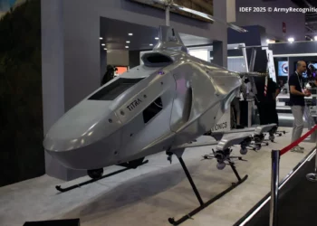 Durante la exposición IDEF 2025, se presentó el helicóptero no tripulado ALPiN, desarrollado a partir de un bastidor biplaza convencional.