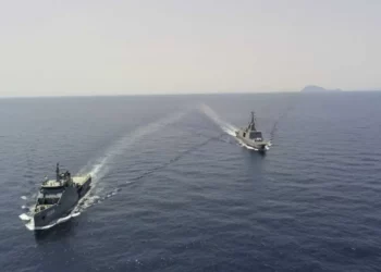 El ejercicio concluyó con maniobras tácticas conjuntas en el mar, centradas en la coordinación del manejo de buques y la comunicación entre ambas armadas. (Fuente de la imagen: Embajada de Francia en Túnez)