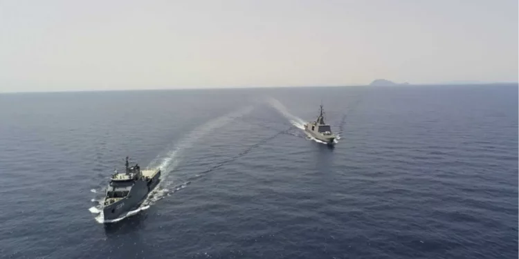 El ejercicio concluyó con maniobras tácticas conjuntas en el mar, centradas en la coordinación del manejo de buques y la comunicación entre ambas armadas. (Fuente de la imagen: Embajada de Francia en Túnez)