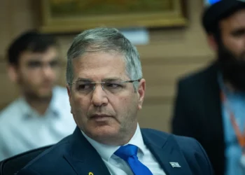 El ministro de Educación, Yoav Kisch, asiste a una reunión del Comité de Educación, Cultura y Deportes de la Knéset en Jerusalén, el 12 de mayo de 2025. (Yonatan Sindel/Flash90)