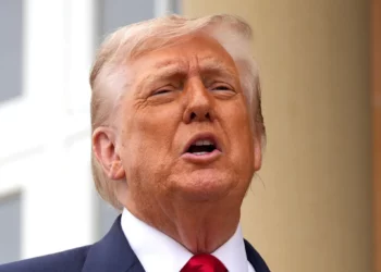 El presidente de Estados Unidos, Donald Trump, habla con los medios en el campo de golf Trump Turnberry, en Turnberry, suroeste de Escocia, el 28 de julio de 2025. (Christopher Furlong / POOL / AFP)