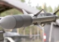 Raytheon obtiene contrato récord de $3.5 M para fabricar nuevos lotes del AMRAAM