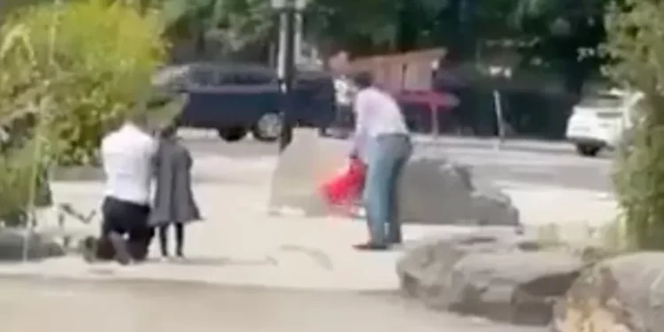 La policía de Montreal investiga el ataque a un hombre judío delante de sus dos hijos