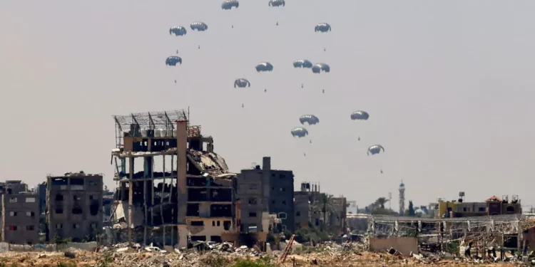120 toneladas de ayuda lanzadas a Gaza mientras Canadá se une a la misión internacional