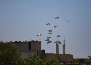 110 paletas de ayuda humanitaria lanzadas hoy a Gaza por seis países