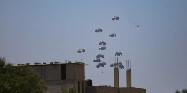 110 paletas de ayuda humanitaria lanzadas hoy a Gaza por seis países