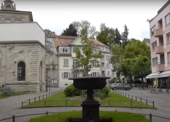 Derriban monumento del Holocausto en Baden-Baden