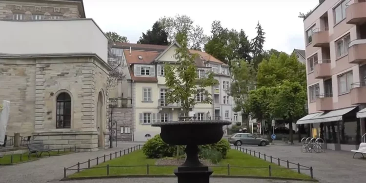 Derriban monumento del Holocausto en Baden-Baden