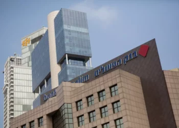 Bancos israelíes Hapoalim, Leumi y Discount registran ganancias récord