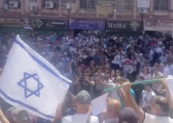 Sharaa de Siria condena bandera de Israel en protesta en Sweida