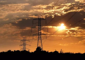 Irán ordena cierre parcial de oficinas públicas por escasez energética