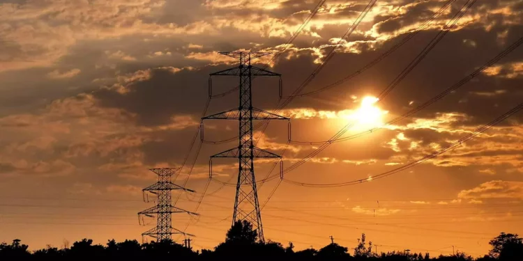 Irán ordena cierre parcial de oficinas públicas por escasez energética