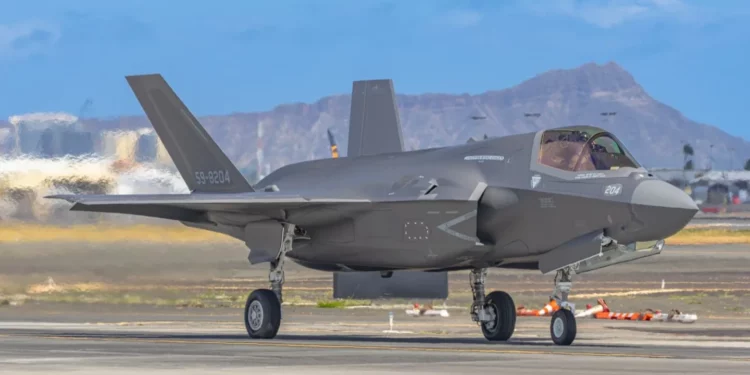 Avistados los primeros aviones furtivos F-35B de camino a Japón