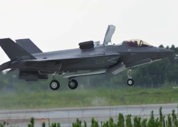 Los primeros F-35B japoneses llegan a la base aérea de Nyutabaru