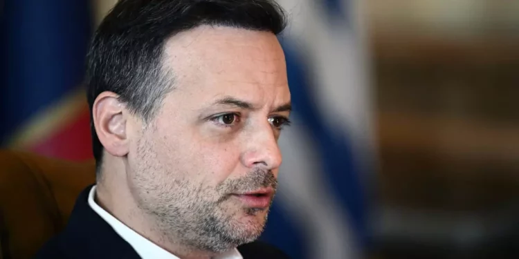Alcalde de Atenas y embajador israelí intercambian críticas sobre grafitis antisemitas